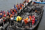 Cháy tàu chở gần 250 khách ở Indonesia, 23 người chết