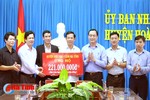 Huyện Đức Thọ trao 221 triệu hỗ trợ người dân lũ lụt Bình Định