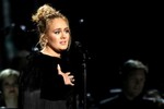 "Họa mi" Adele đoạt giải Grammy Ca khúc của năm với Hello