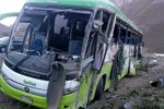 Lật xe buýt ở Argentina, 19 người chết