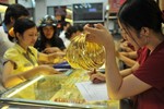 Người mua vàng trước ngày vía Thần tài đang lỗ hơn 1 triệu/lượng