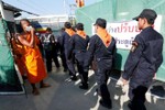 Quân đội Thái Lan đối đầu căng thẳng với giáo đồ Dhammakya