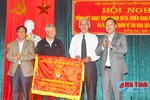 Hội khuyến học Hương Sơn nhận Cờ thi đua xuất sắc của T.W Hội