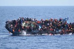 Cứu sống hơn 700 người di cư trên Địa Trung Hải
