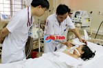 Hà Tĩnh: 1 nữ bệnh nhân nguy kịch do ngộ độc rượu Methanol