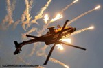 Cận cảnh siêu trực thăng Apache Mỹ dùng săn đuổi IS