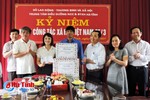 Tặng quà nhân ngày Công tác xã hội Việt Nam