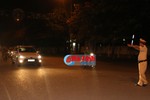 Đêm đầu ra quân, xử phạt 27 tài xế bật đèn pha trong nội thành Hà Tĩnh
