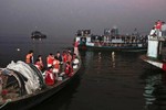 Chìm phà chở 80 người ở Bangladesh
