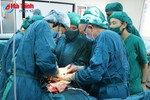 Chuyên gia phụ sản Pháp trực tiếp phẫu thuật, điều trị tại BVĐK Hà Tĩnh