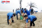 Hơn 500 ĐVTN Nghi Xuân ra quân làm sạch bãi biển