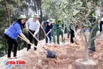 Đoàn công tác Tỉnh ủy Hưng Yên trồng cây lưu niệm tại Ngã ba Đồng Lộc