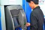 Ngân hàng muốn tăng phí ATM