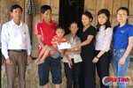 Hỗ trợ 10 triệu đồng cho người mẹ ung thư ở Hương Khê