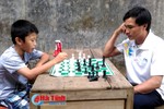 Tài năng trẻ cờ vua từ “lò” đào tạo tại gia