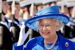 Vì sao Nữ hoàng Anh đi du lịch khắp nơi mà không cần hộ chiếu?