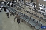 Khoảnh khắc xả súng kinh hoàng bên trong quốc hội Iran