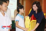 Bưu điện Hà Tĩnh - Hội LHPN tỉnh đồng hành cùng trẻ em đến trường