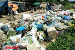 Hoạt động thu gom "tê liệt", thị trấn Hương Khê ngập rác!