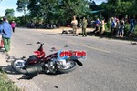 Xe máy tông nhau, 4 người cùng xã bị thương nặng