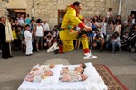 Bên trong lễ hội nhảy nhót kỳ lạ "Baby Jumping" của Tây Ban Nha