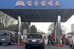 Thế giới nổi bật trong tuần: Trung Quốc tạm ngừng bán xăng, dầu cho Triều Tiên