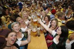 [Photo] Đến Đức tham gia lễ hội bia lớn nhất thế giới