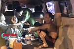 3 người đàn ông "phê" ma túy đá trên xe ô tô biển Lào
