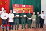 Trao tặng 100 suất quà cho gia đình liệt sỹ, TNXP Hà Tĩnh