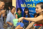 Hơn 200 suất cháo miễn phí cho bệnh nhân ở BVĐK Thạch Hà