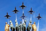 Phi đội bay của Mỹ trình diễn trên bầu trời Paris vào top ảnh tuần