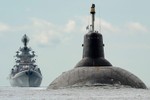 [Video] Tàu ngầm lớn nhất thế giới của Nga lừng lững vào căn cứ
