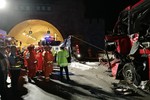 Tai nạn xe khách bên trong đường hầm ở Trung Quốc, 36 người chết