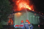 [Video] Cháy lớn ở quán karaoke Đồi Sim - Nghi Xuân
