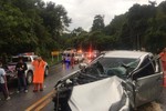 Xe bán tải mất lái đâm ôtô du lịch ở Thái Lan, 14 người bị thương