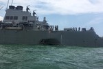 [Photo] Cận cảnh chiến hạm Mỹ bị đâm móp sau va chạm tàu dầu