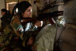 Cận cảnh những "bông hồng thép" trong lực lượng quân đội Syria