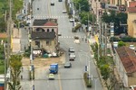 Trung Quốc phá bỏ căn nhà án ngữ 14 năm giữa quốc lộ