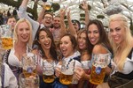 Sôi động lễ hội bia Oktoberfest vừa khai mạc tại Đức