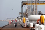 Ba quốc gia vùng Vịnh đồng loạt tăng giá xăng dầu đầu tháng 10