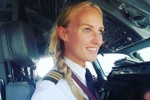 Nữ phi công xinh đẹp khoe cuộc sống bên buồng lái
