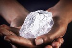Cận cảnh những viên kim cương và đá quý đắt nhất thế giới