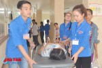 Sinh viên trường y Hà Tĩnh "tiếp sức người bệnh”