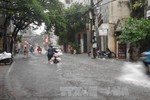Cả nước có mưa, gió giật mạnh ở khu vực Nam Biển Đông