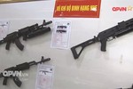 Lộ diện hai mẫu súng cực lạ do Việt Nam sản xuất