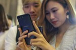 Những smartphone tầm trung màn hình tràn viền đáng mua tại Việt Nam
