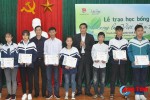 Trao học bổng cho 40 học sinh nghèo học giỏi Hà Tĩnh