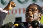 Lí do khiến cựu Tổng thống Mugabe thay đổi ý định từ chức vào phút chót?