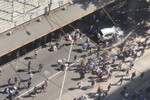 Xe đâm vào đám đông ở Melbourne, ít nhất 12 người bị thương