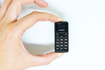 Điện thoại nhỏ nhất thế giới có giá 50 USD